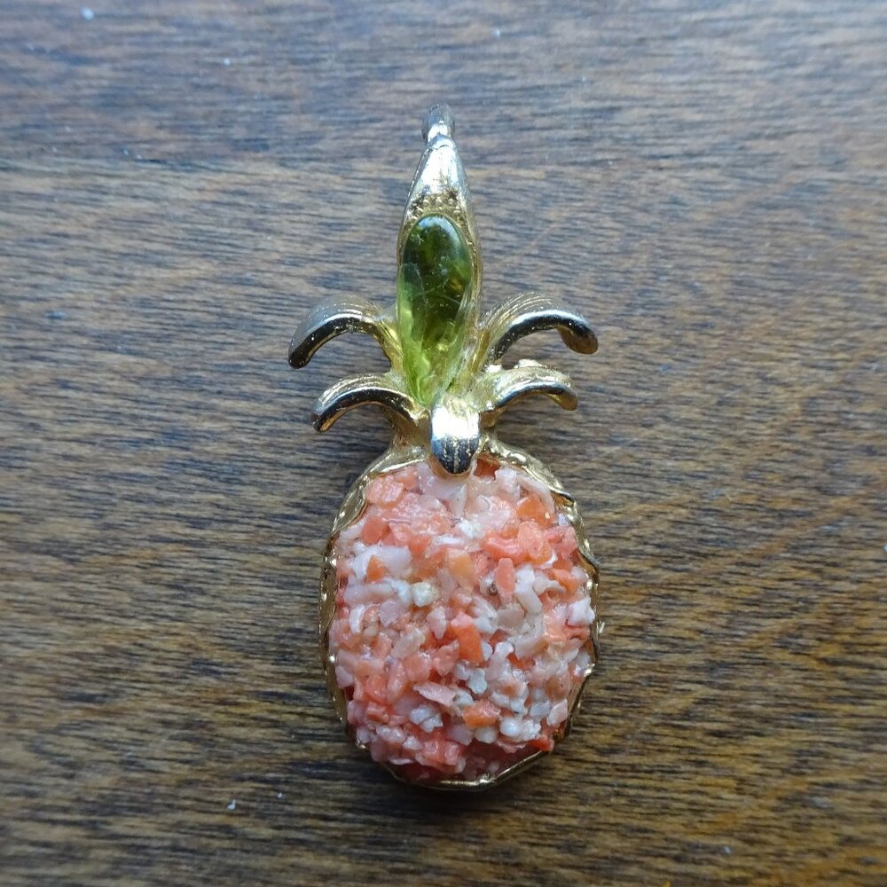 Vintage 1970s Hawaiian Pineapple Pendant
